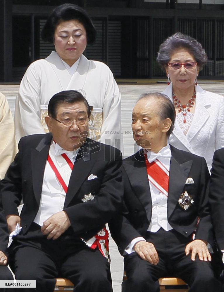 Ex-PM Kaifu decorated