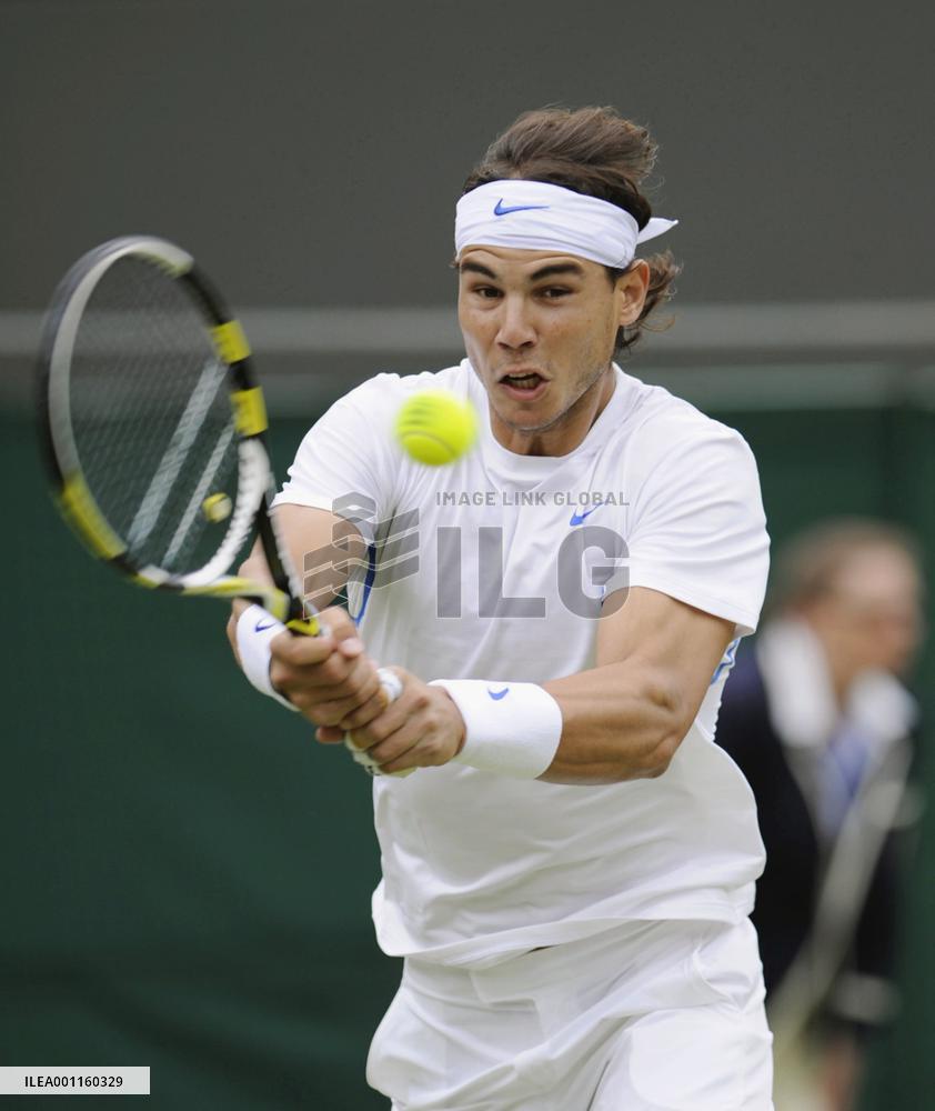 Nadal reaches Wimbledon last 16
