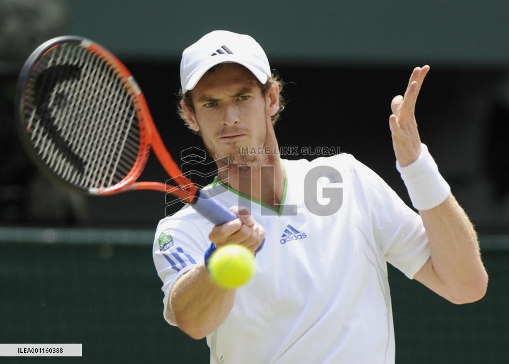 Murray advances to Wimbledon quarterfinals