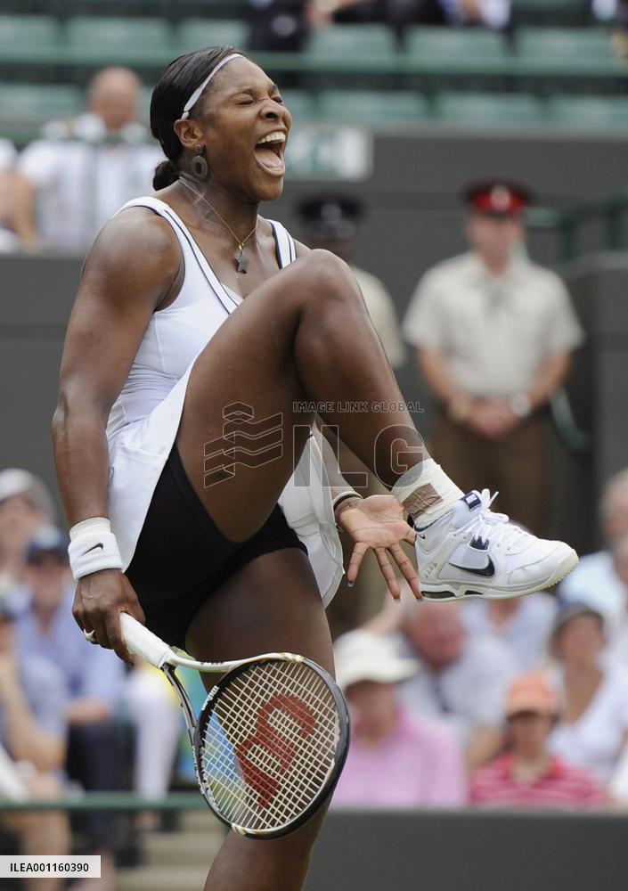 Serena Williams loses in fourth round at Wimbledon
