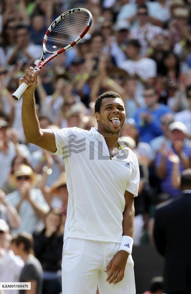Tsonga defeats Federer at Wimbledon q'finals