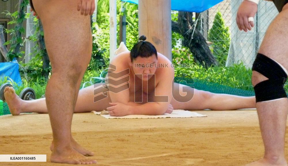 Hakuho gears up for Nagoya tourney