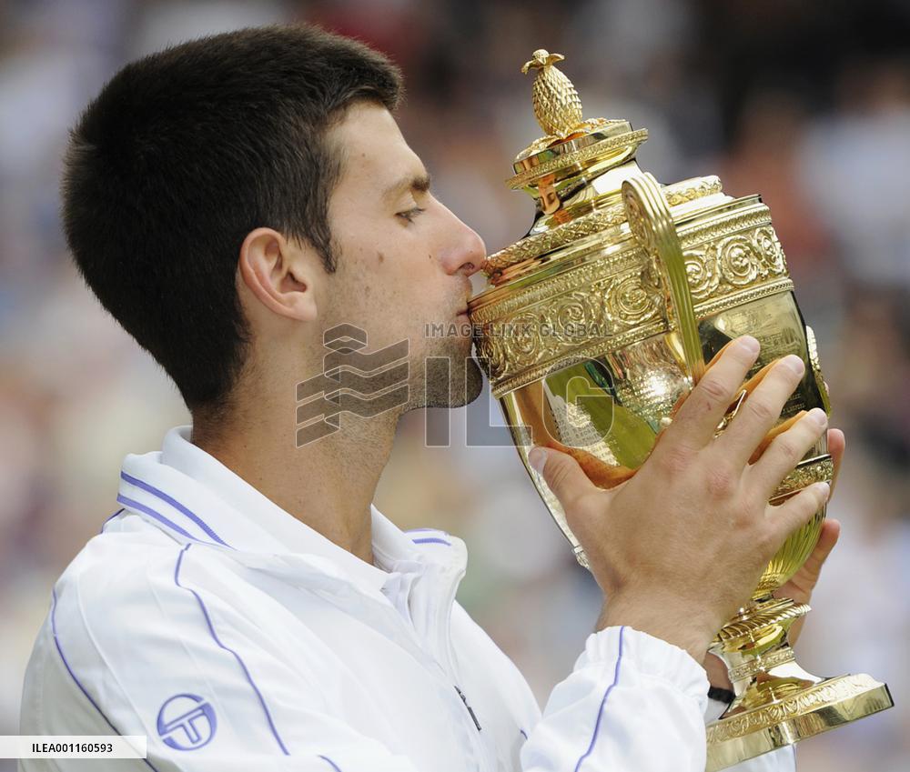 Djokovic wins first Wimbledon title