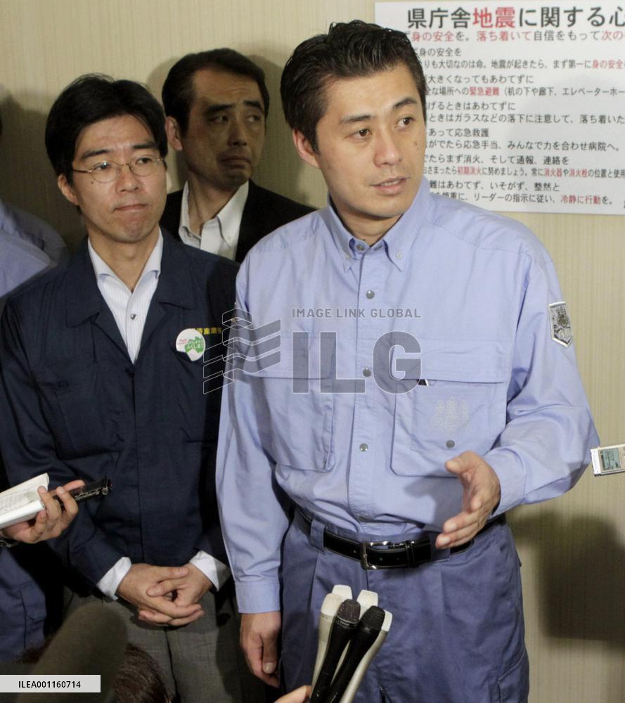 Minister Hosono meets Fukushima gov.