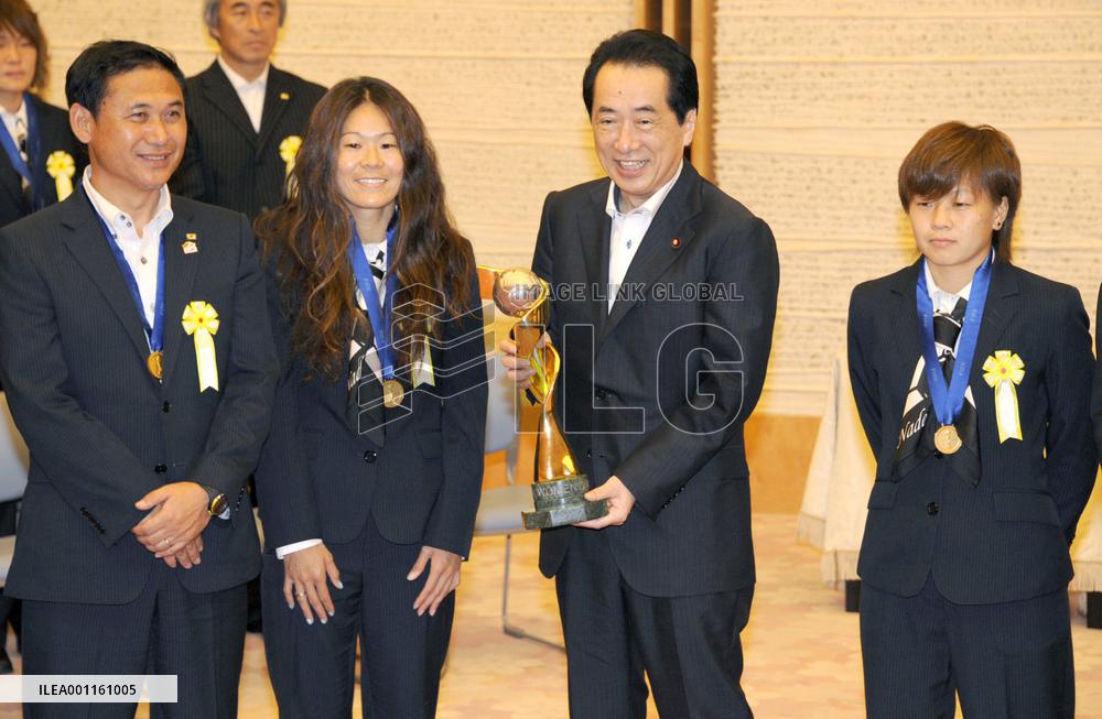 'Nadeshiko Japan' meet premier with World Cup trophy