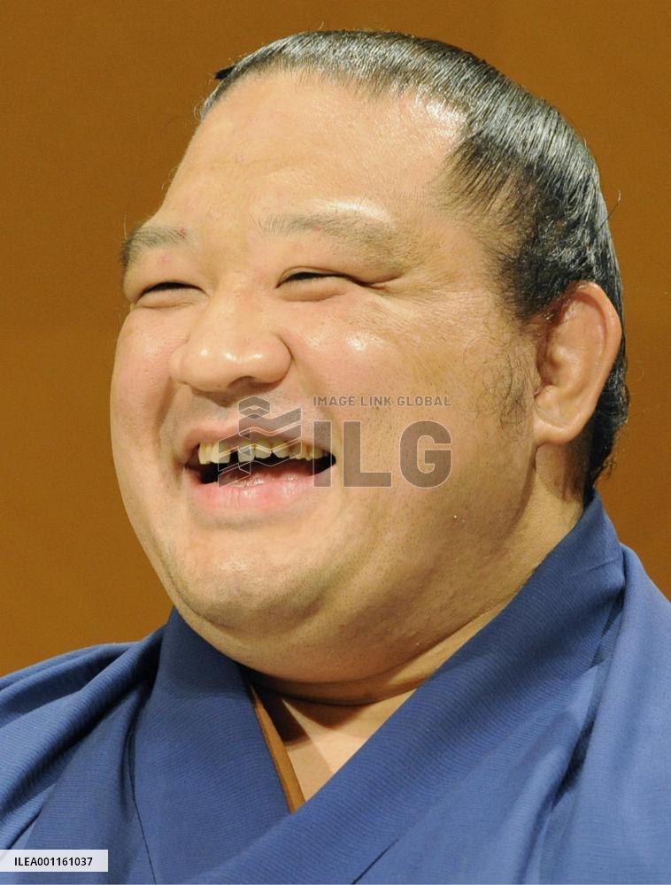 Ozeki Kaio retires
