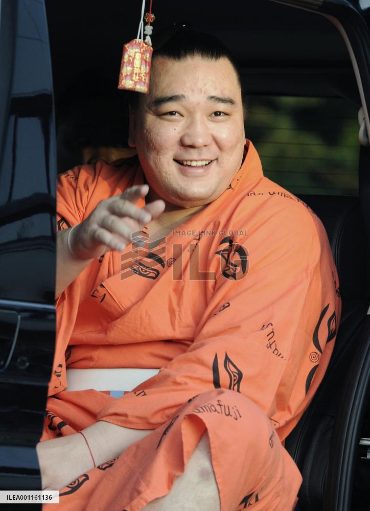 Harumafuji wins 2nd career title at Nagoya sumo