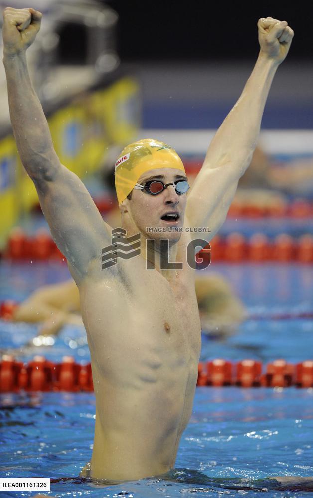 Magnussen wins 100m freestyle