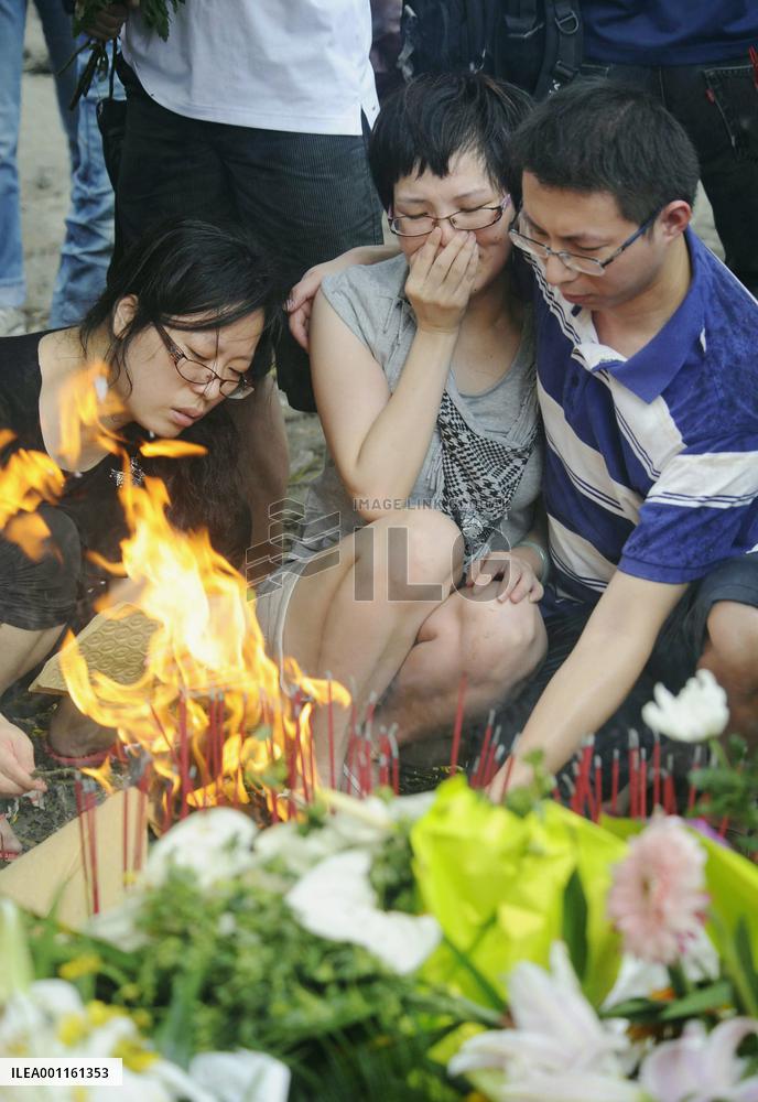 Families mourn victims of train accident