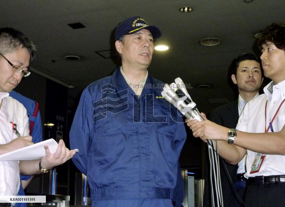 Industry minister visits Fukushima Daiichi
