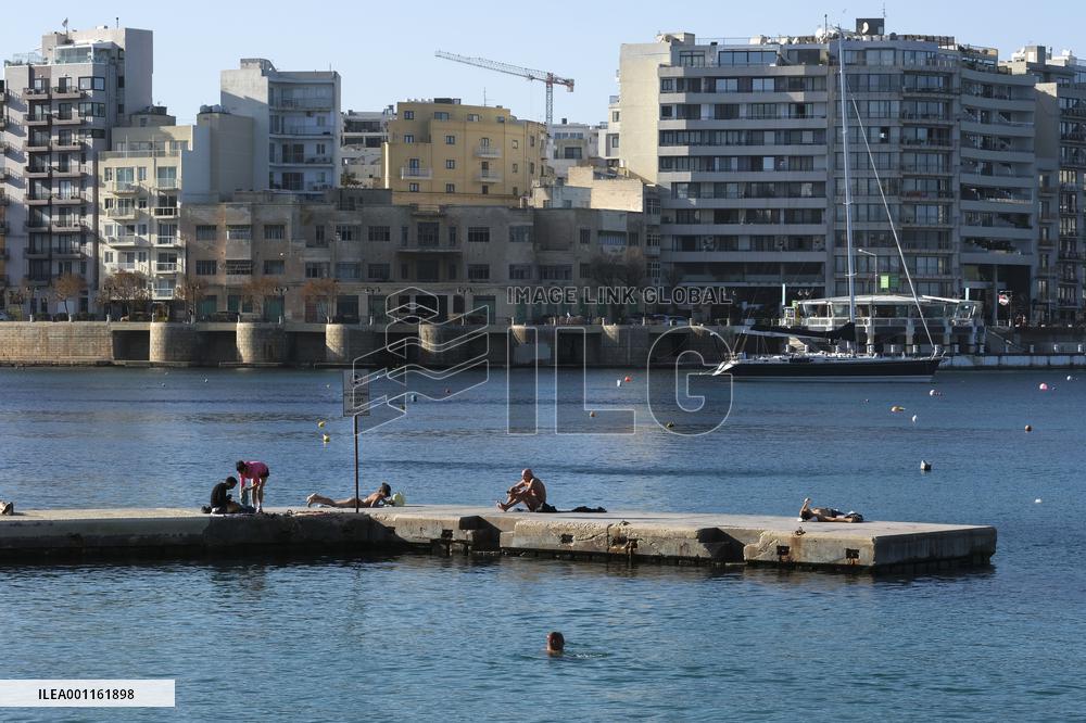 MALTA-SLIEMA-WARM DECEMBER DAY