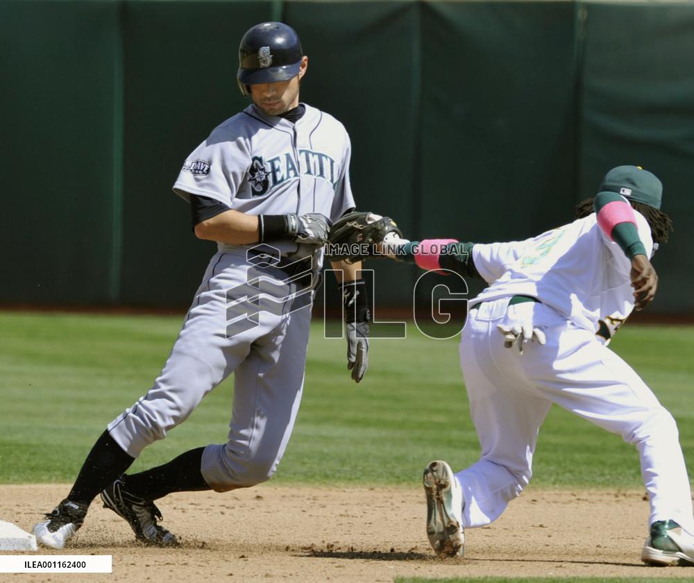 Mariners' Ichiro vs. A's
