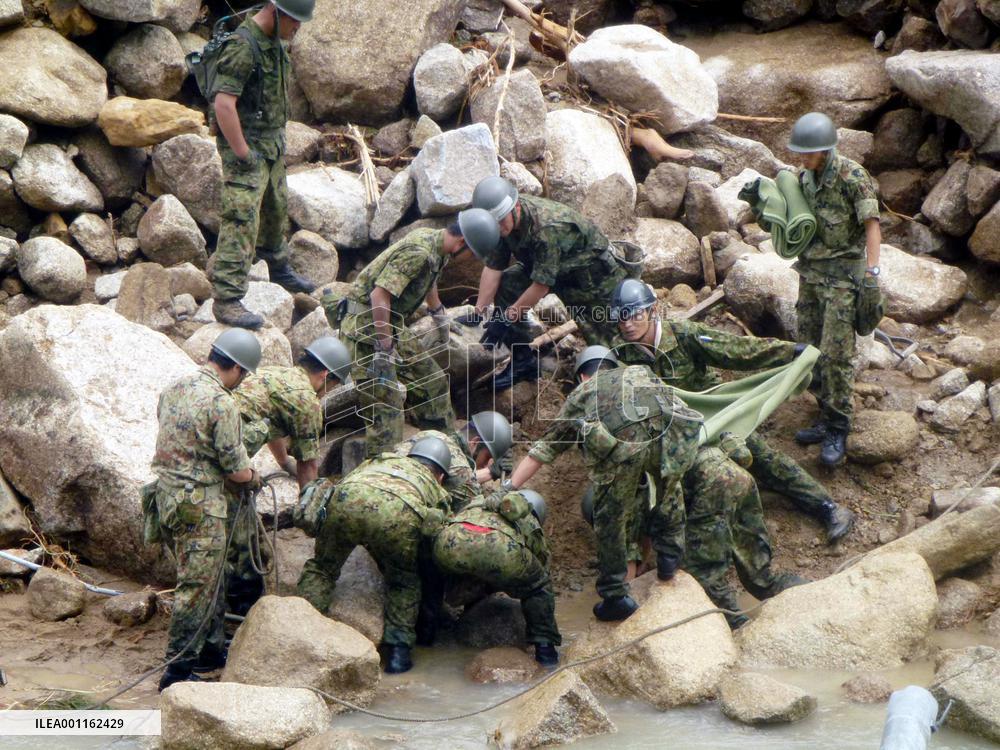 Typhoon causes havoc in Japan