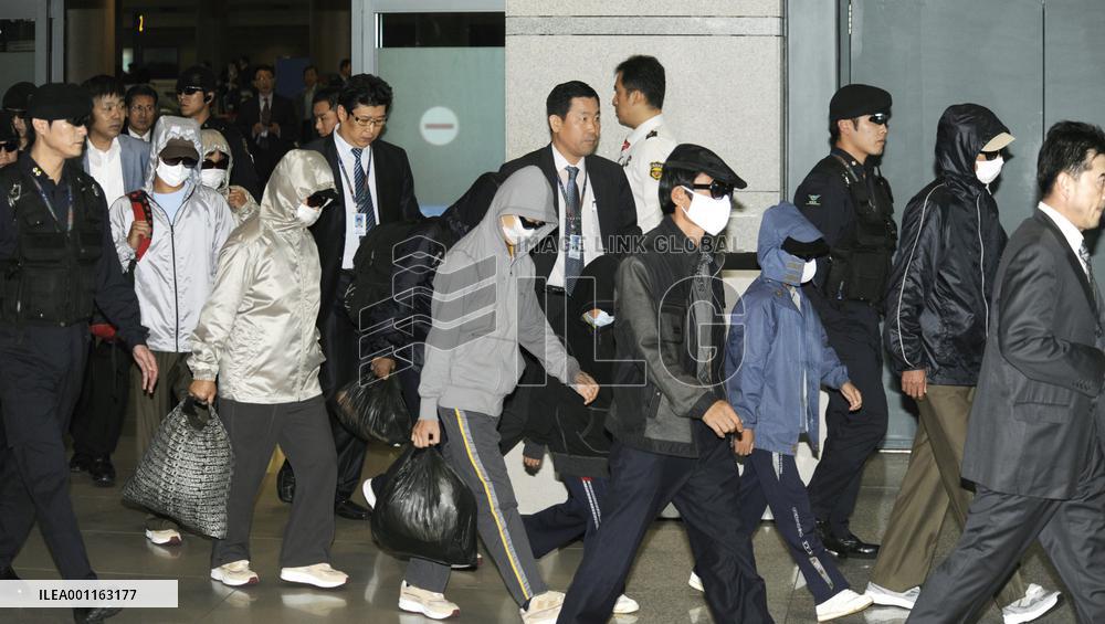 9 N. Korean defectors arrive in S. Korea