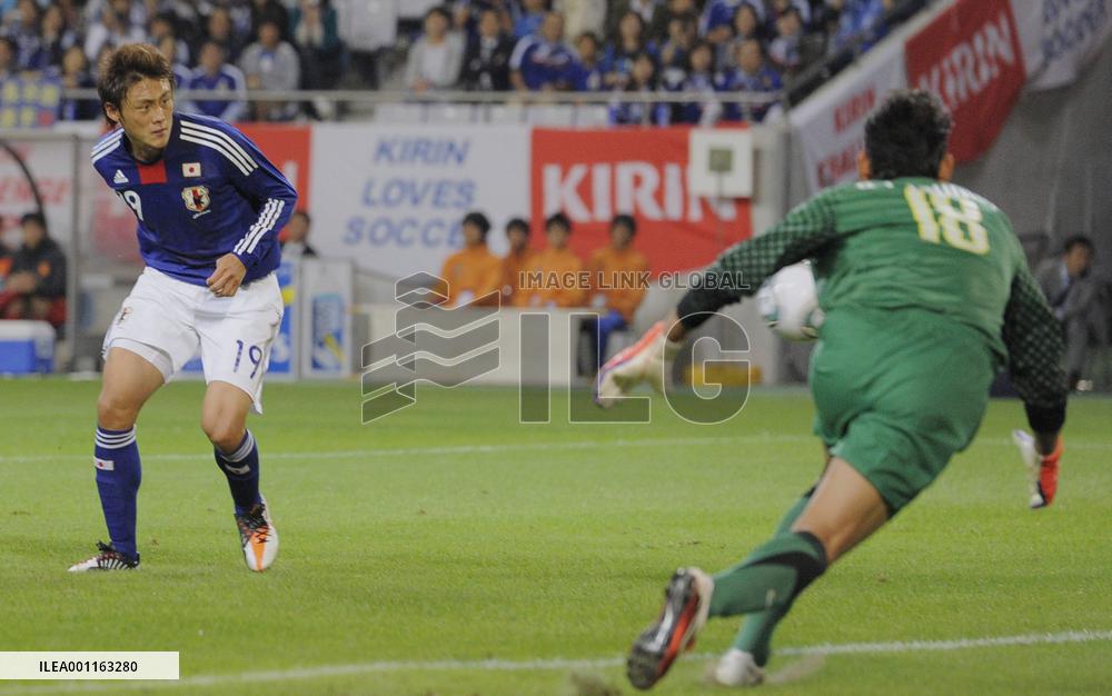 Japan's Lee scores against Vietnam