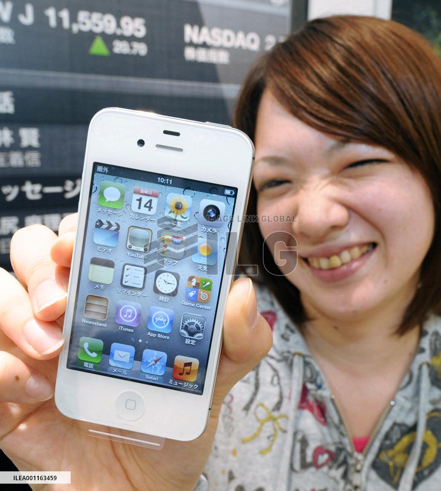 iPhone 4S launched in Japan