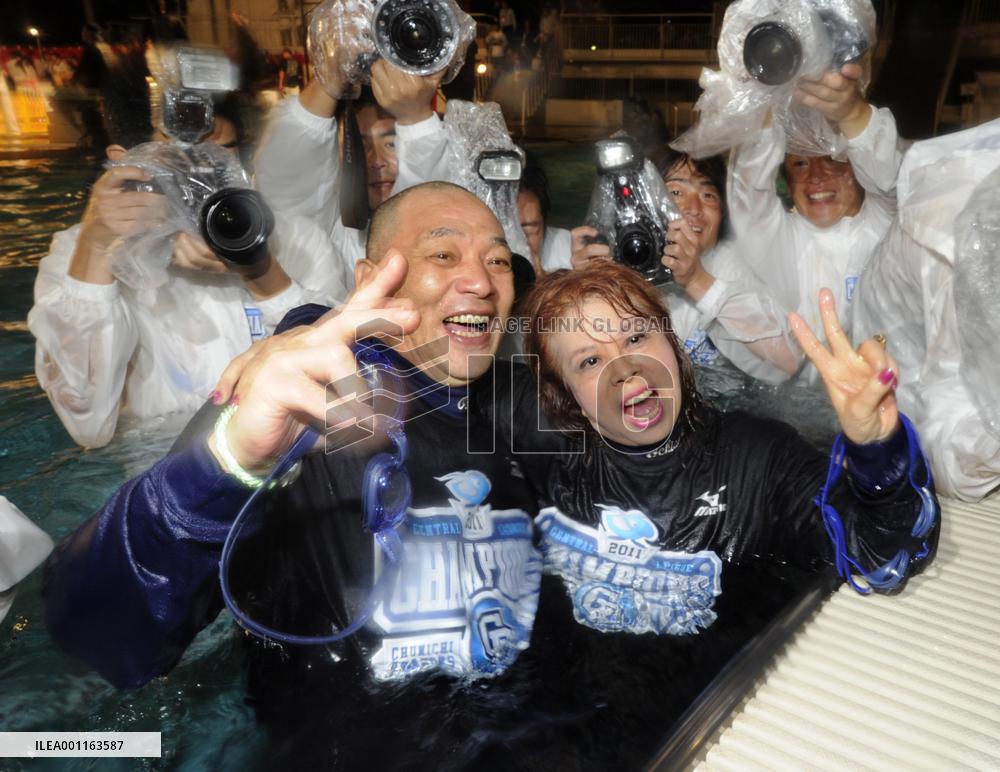 Dragons manager, wife celebrate CL title clinch