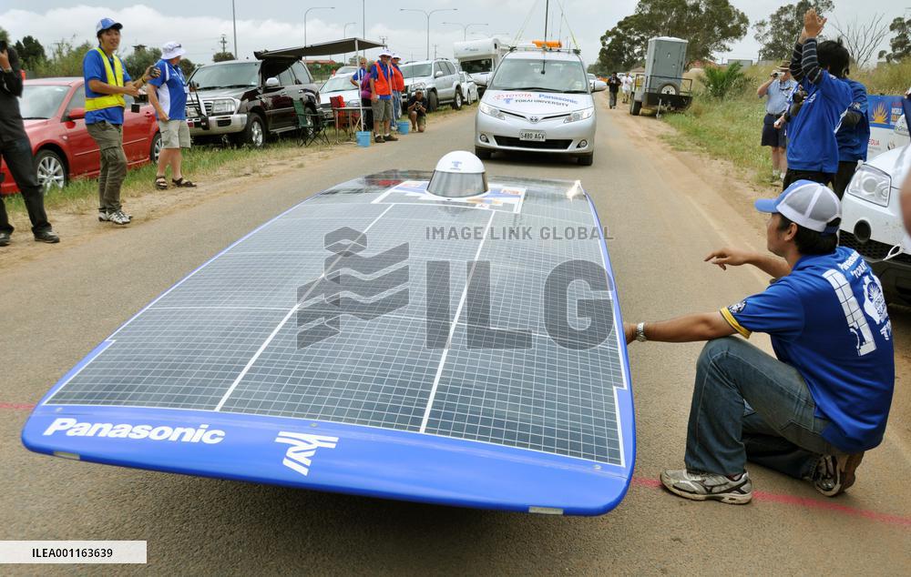 Japan team wins solar car race in Australia
