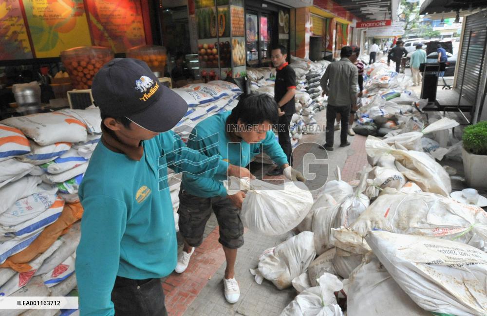 Bangkok gears up for possible flooding
