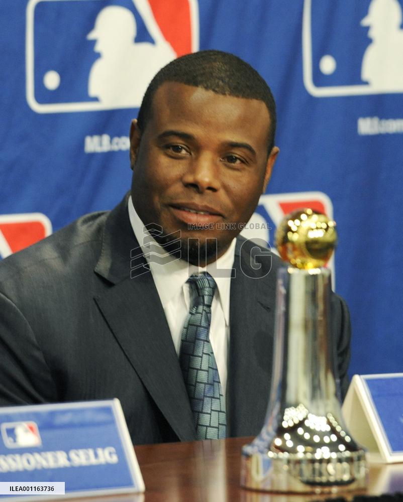 Griffey receives Historic Achievement Award
