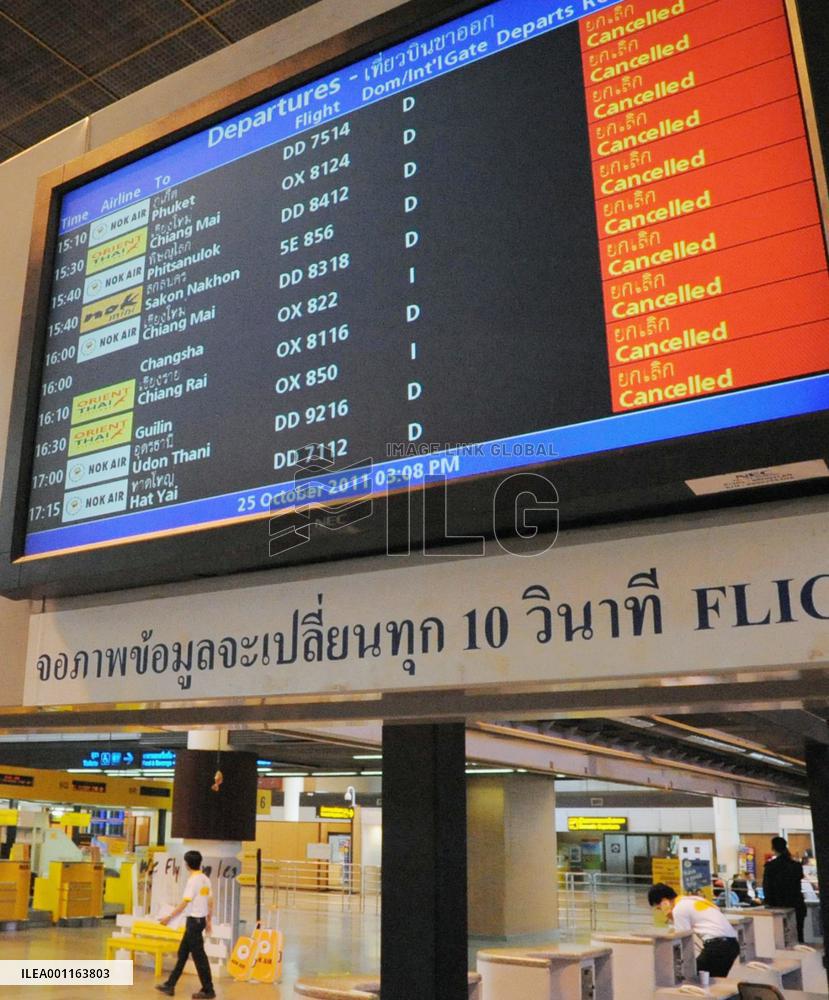 Thai airlines suspend operations due to flooding
