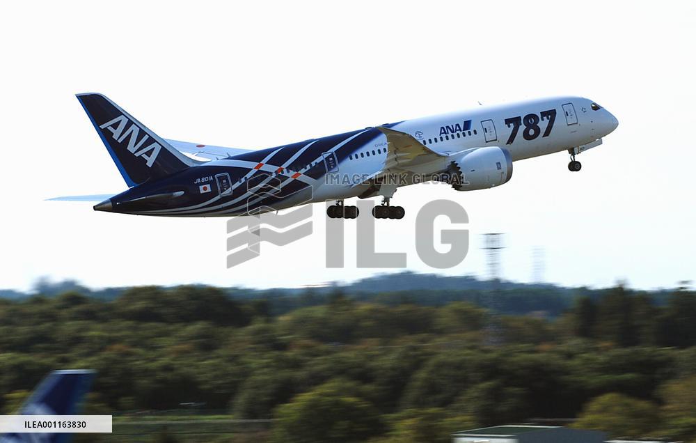 Boeing 787 departs on 1st commercial flight