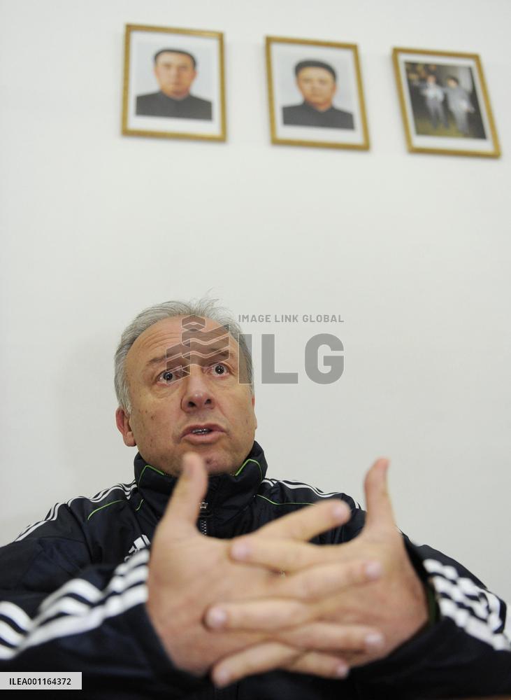 Zaccheroni in Kim Il Sung Stadium
