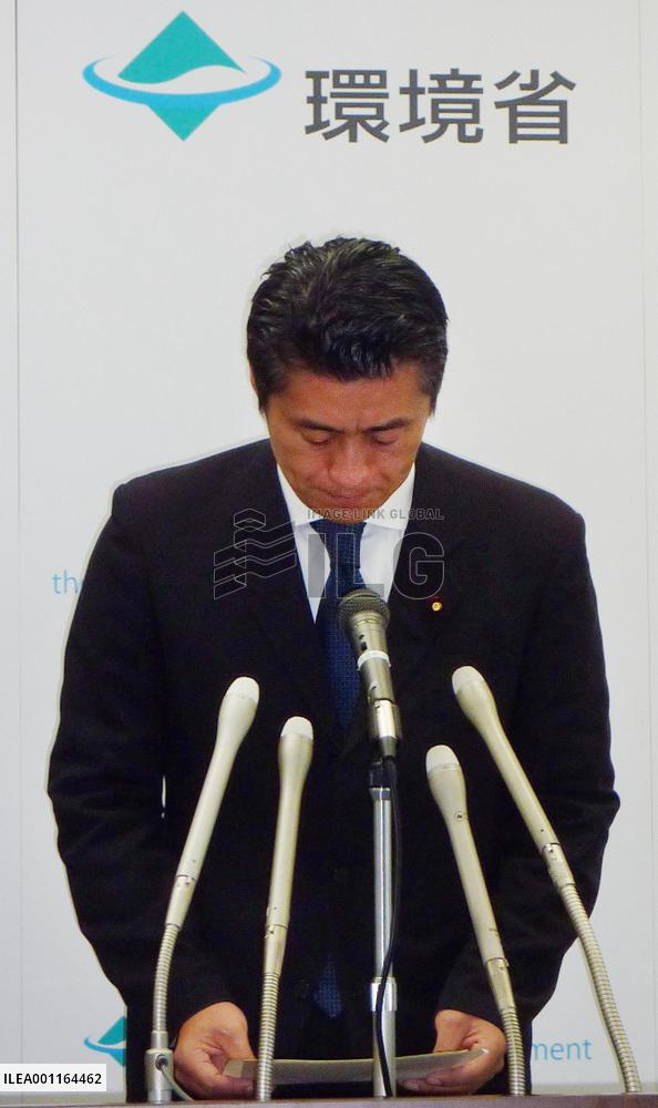 Environment Minister Hosono at press conference