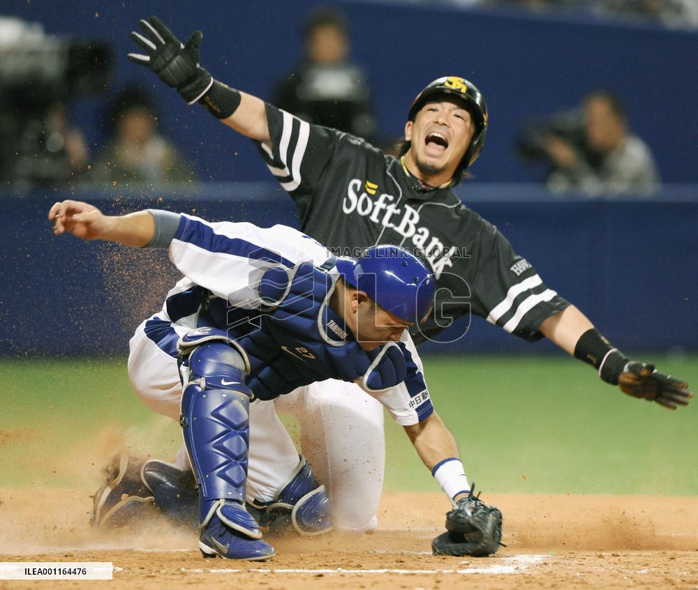 Softbank wins Game 5 of Japan Series