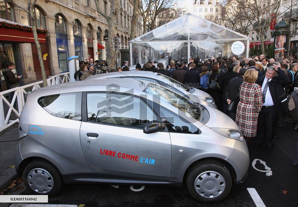 Paris launches electric car-sharing program