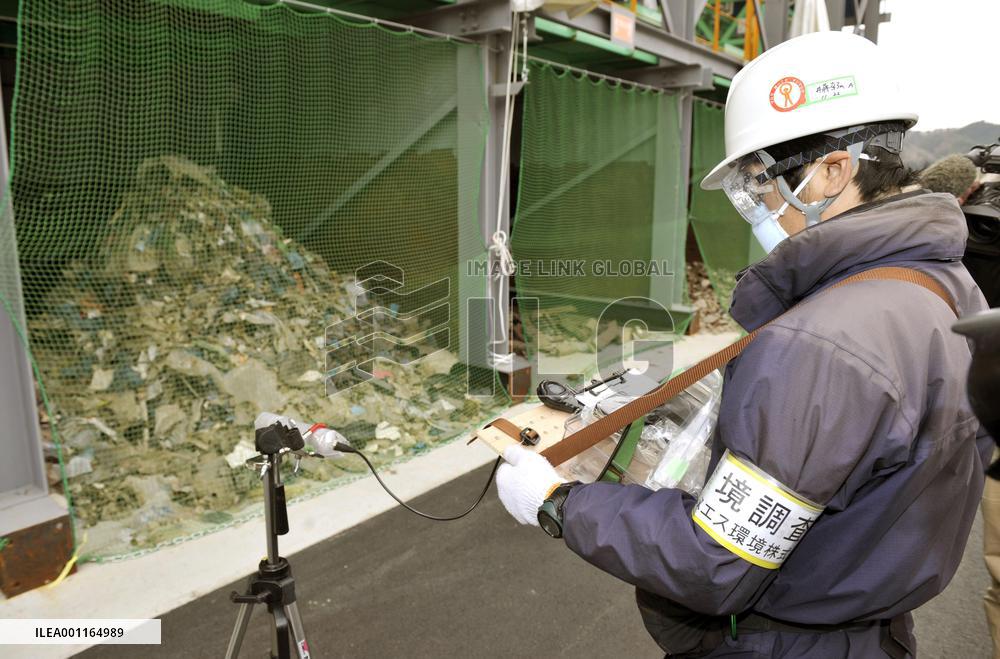 Miyagi ships quake debris to Tokyo