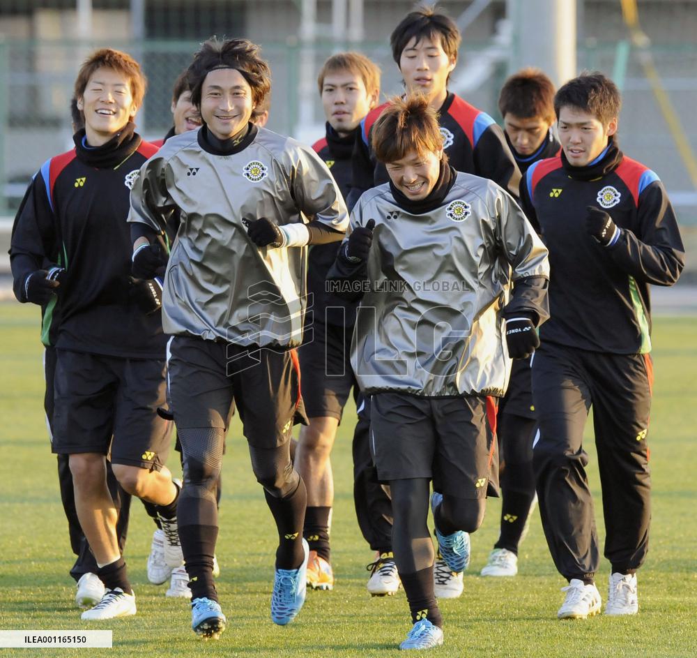 Kashiwa players practice after win over Monterrey