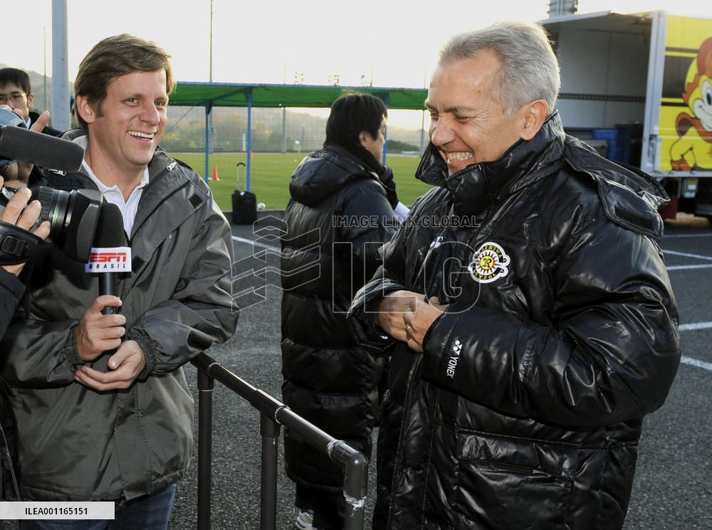 Kashiwa coach Nelsinho