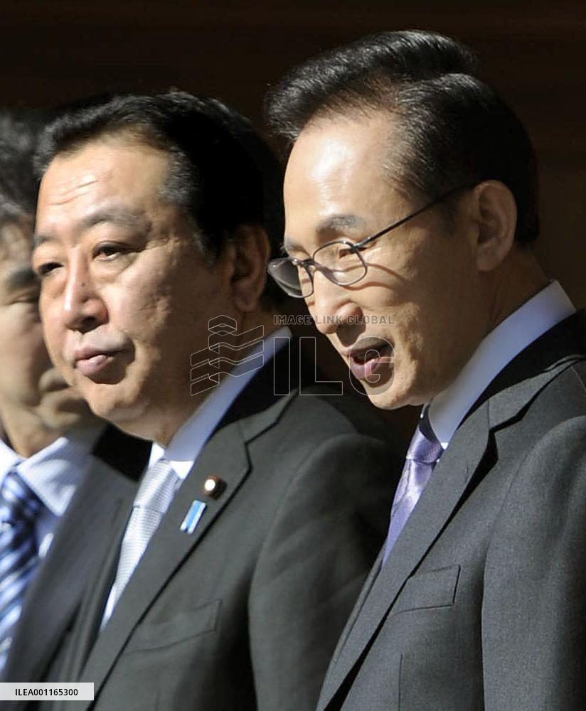Japan PM Noda, S. Korean Pres. Lee at temple