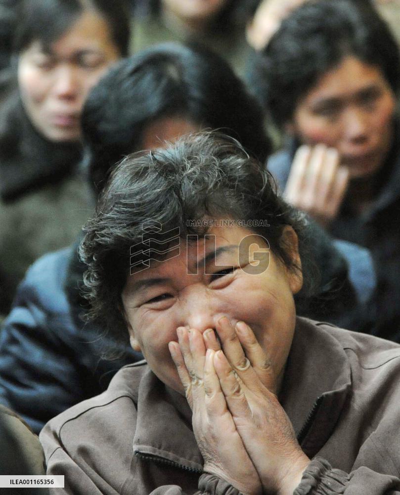 Woman in Pyongyang reacts to Kim's death