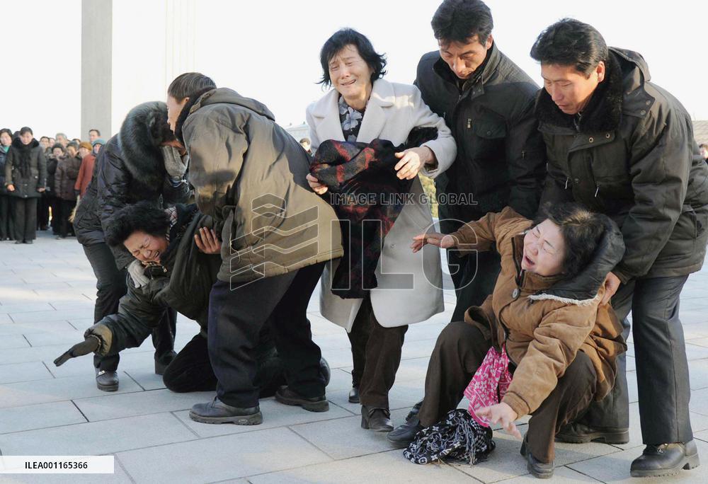 Citizens in Pyongyang react to Kim's death