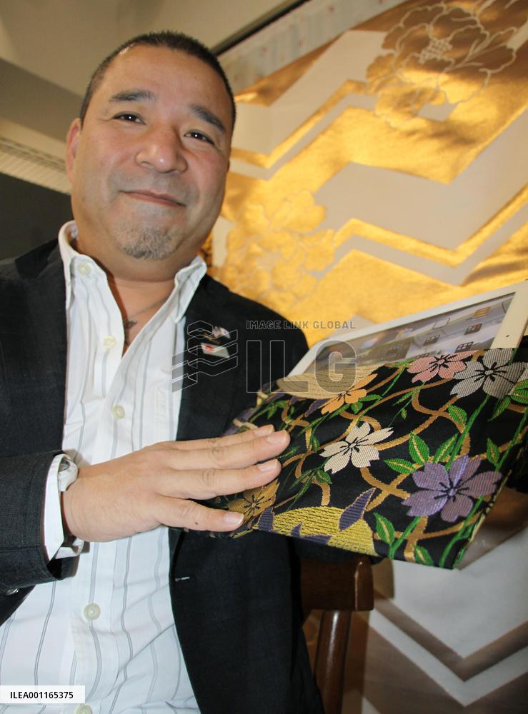 Kimono designer turns to iPad to save dying tradition