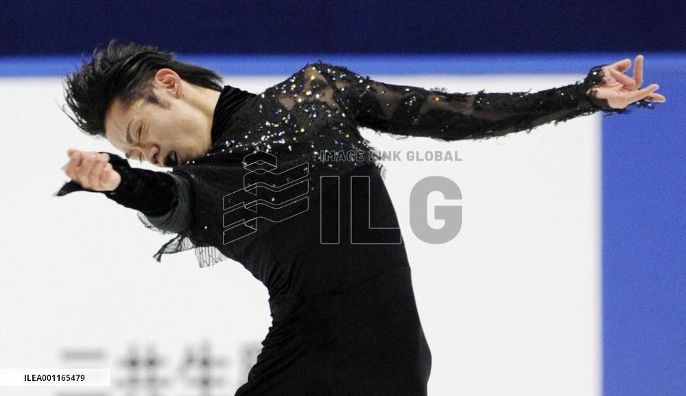 Takahashi leads at nationals