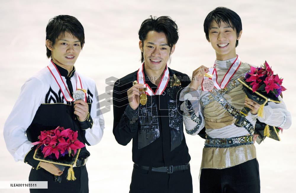 Medalists at Japan figure skating nationals