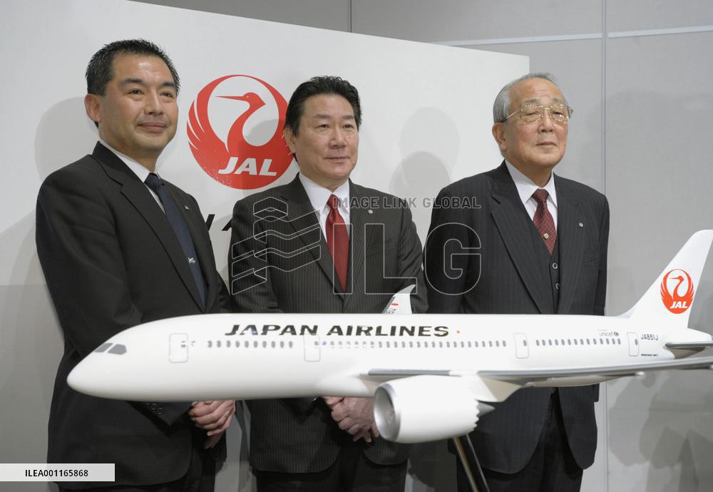 JAL names Ueki to replace Onishi as president