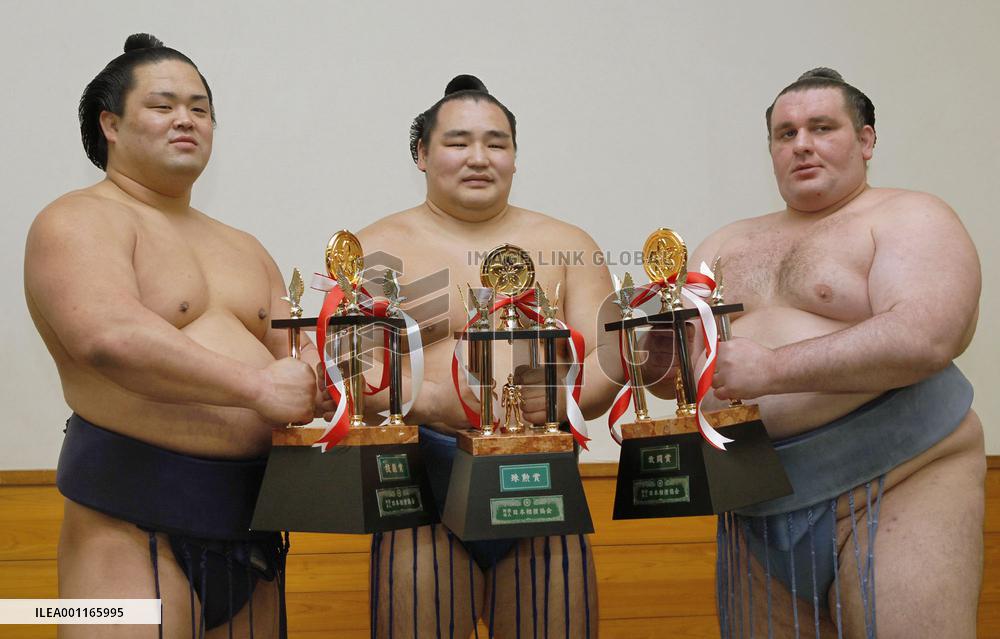 Sumo prizewinners