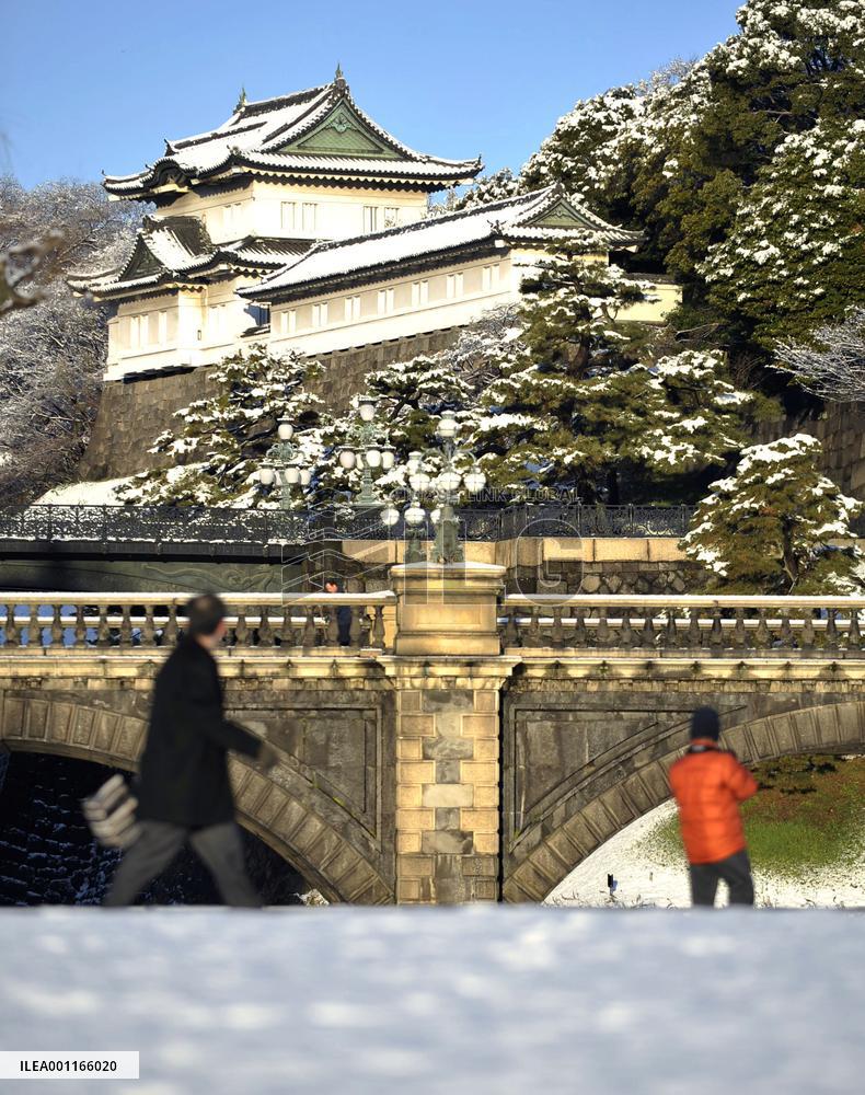 Snow covers Tokyo