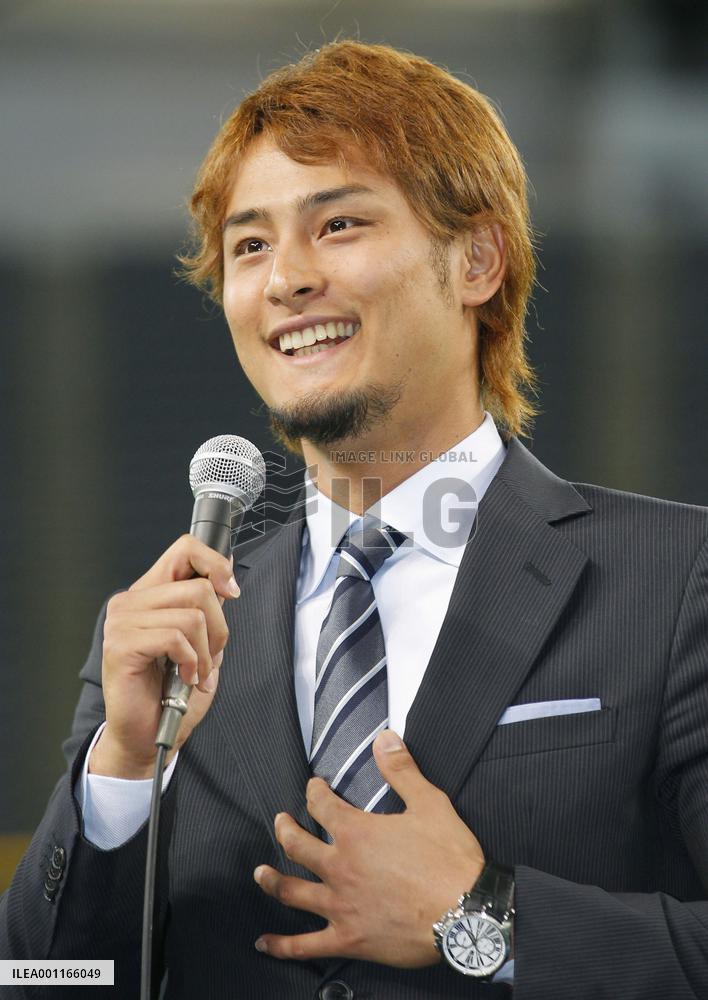 Darvish bids farewell to Fighters' fans