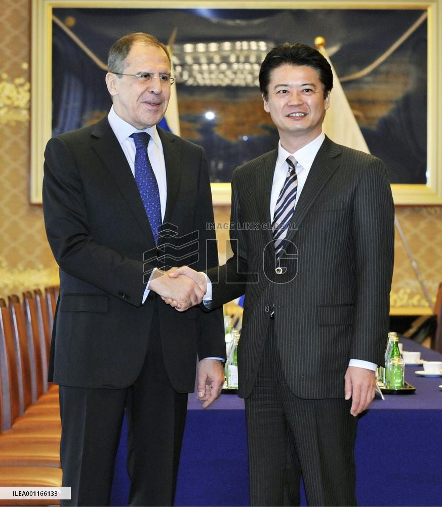 Japanese, Russian foreign ministers hold talks