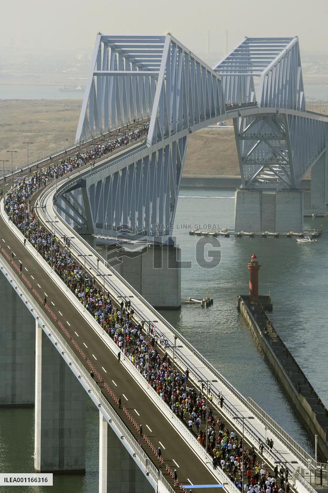 Running across Tokyo Gate Bridge