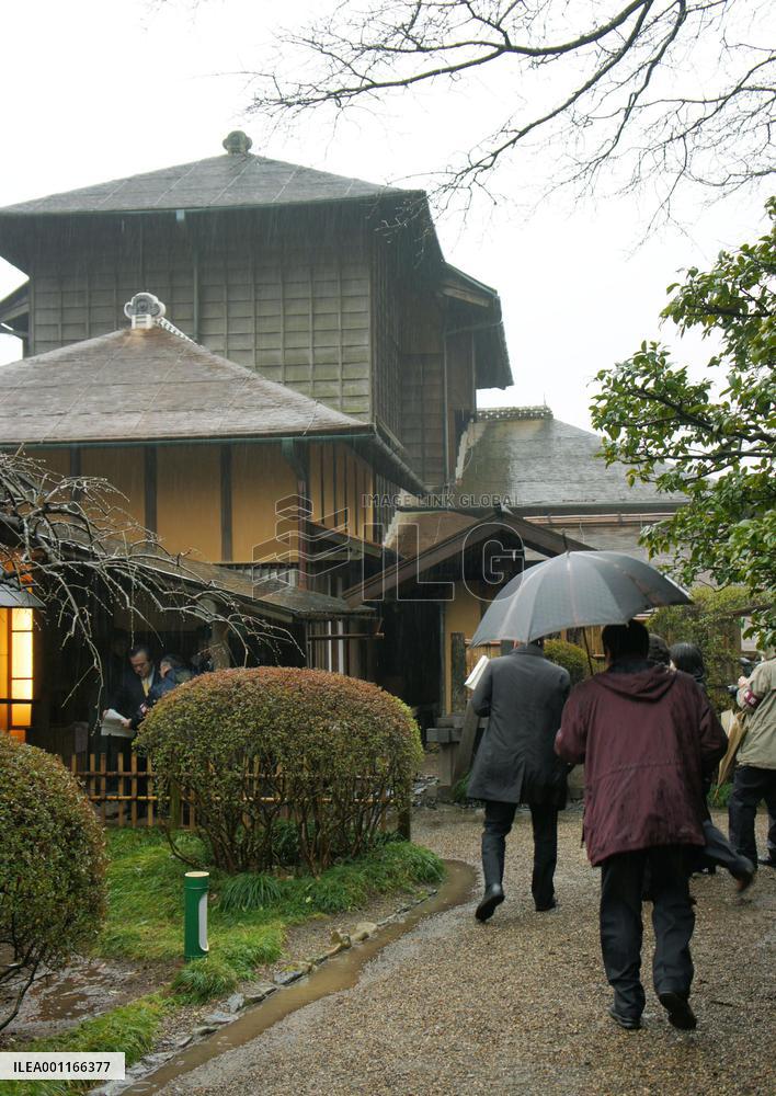 Quake-damaged Kairakuen garden fully opened