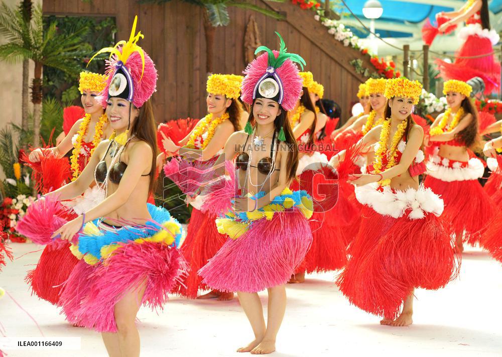 Hula Girls on stage