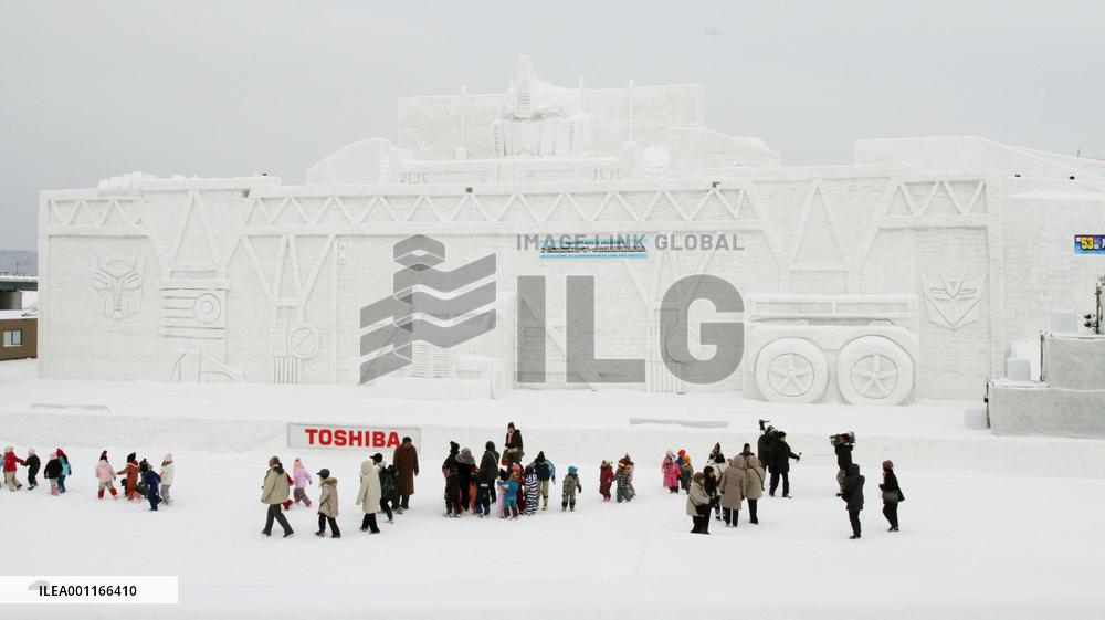 Snow statue of Transformers