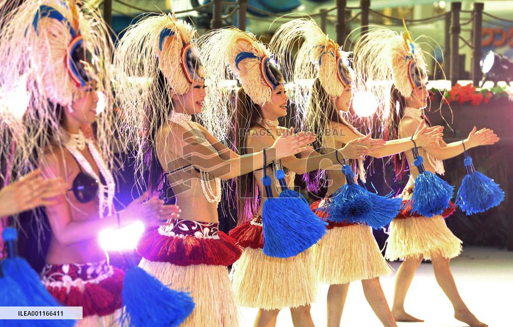 Hula Girls on stage