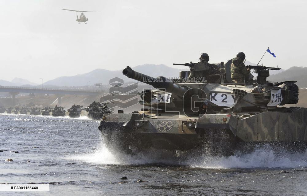 S. Korean Army's water crossing exercise